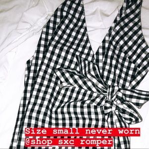 Checkered romper with tie in the front